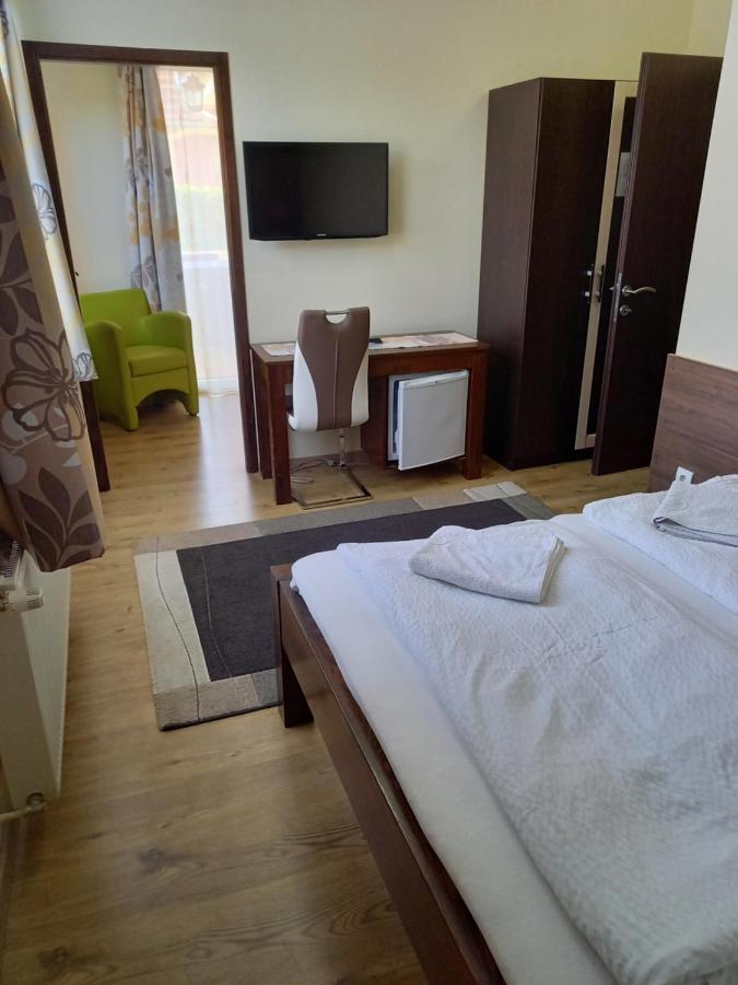 Medea Apartman Buk Ngoại thất bức ảnh