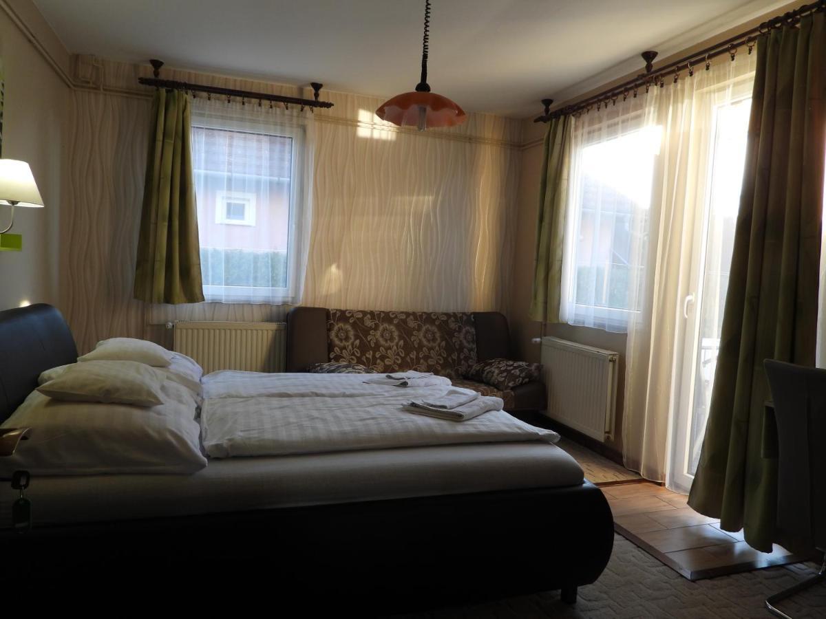 Medea Apartman Buk Ngoại thất bức ảnh